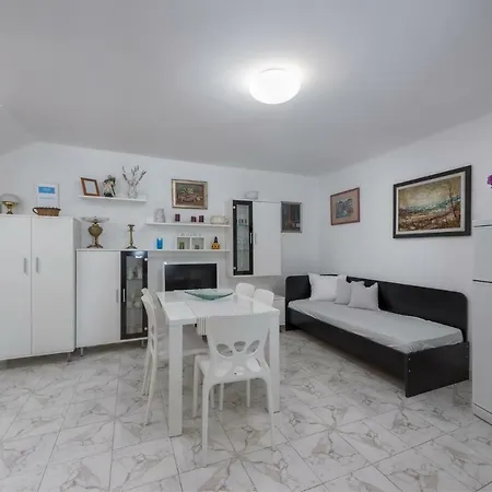 Rafaj Apartment *