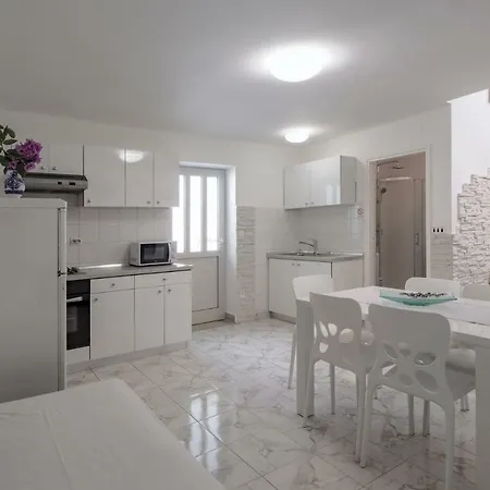 Rafaj Apartment *