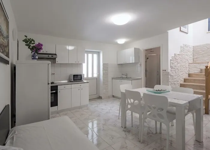 Rafaj Apartment *